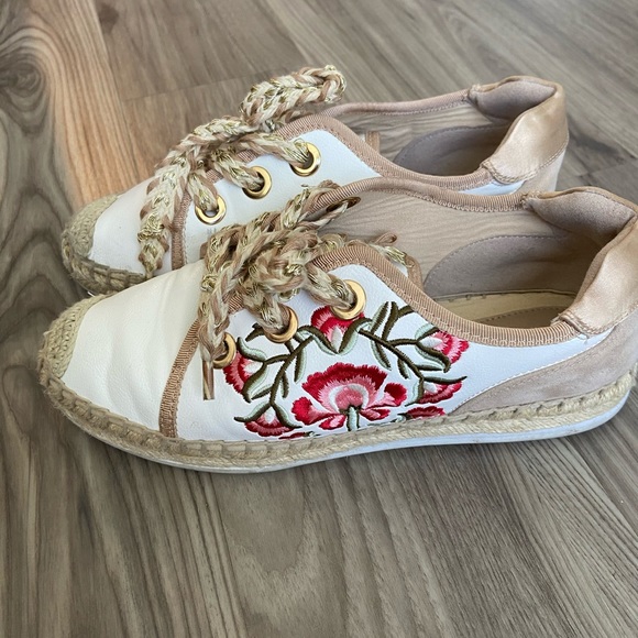 Aldo Espadrille White Sneaker with flowers size 8 - Picture 3 of 8